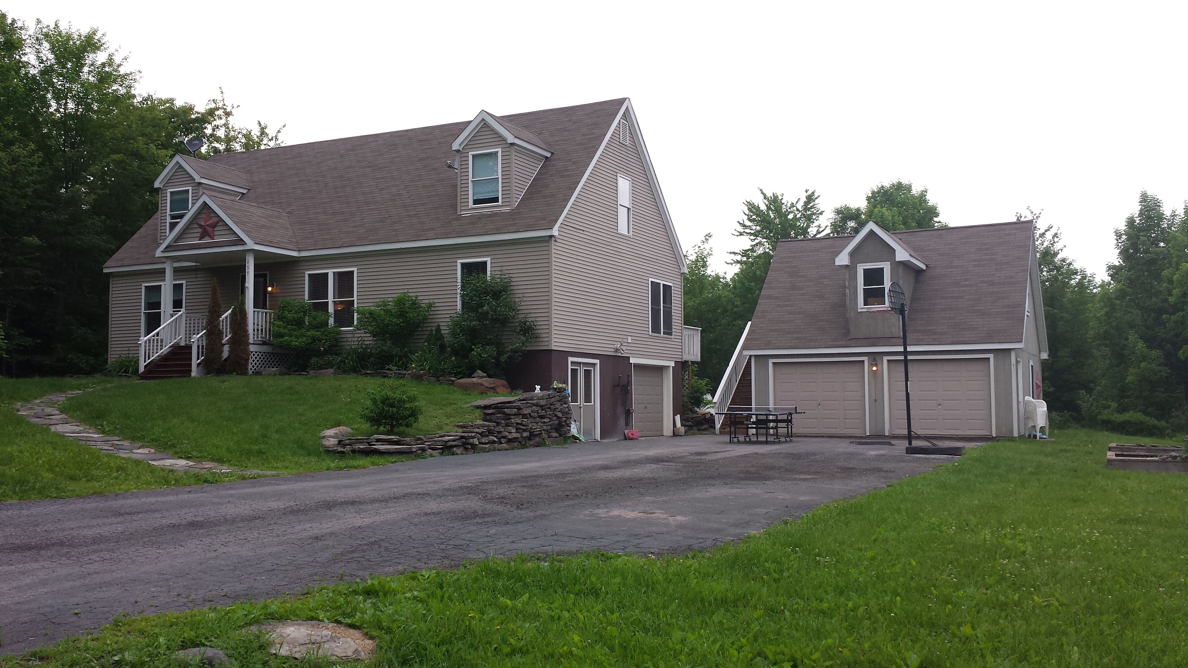 The Xenia - A 4 Seasons Family Friendly Spacious Mountain Home in Kingston, United States