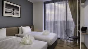 In-room safe, blackout drapes, free WiFi