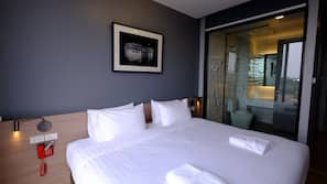 In-room safe, blackout drapes, free WiFi