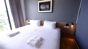 In-room safe, blackout drapes, free WiFi