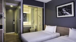 In-room safe, blackout drapes, free WiFi
