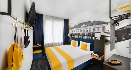 D8 Hotel