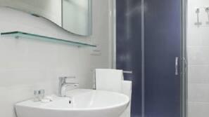 Shower, free toiletries