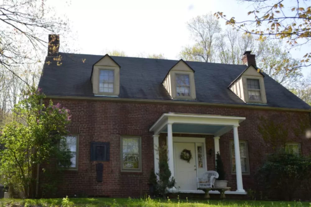 Base Camp Dutch Colonial Estate In Newburgh Hotel Rates Base Camp Dutch Colonial Estate In Newburgh Hotel Rates