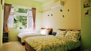 3 bedrooms, Egyptian cotton sheets, premium bedding, down comforters