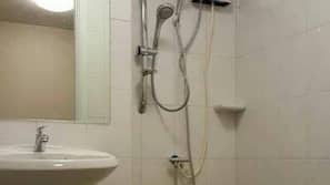 Dusche, Regendusche, kostenlose Toilettenartikel