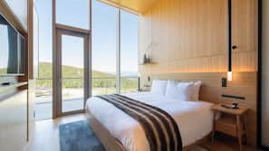 In-room safe, free WiFi, linens
