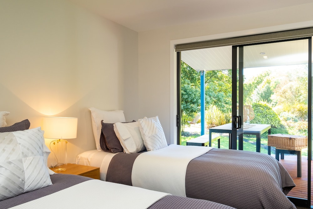 Lawn Cottages Deals & Reviews (Clive, NZL) Wotif