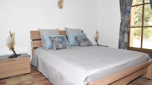 2 chambres, fer et planche à repasser sur demande, lits bébé (gratuits)