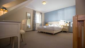 Zimmersafe, Schreibtisch, kostenpflichtige Babybetten, kostenloses WLAN