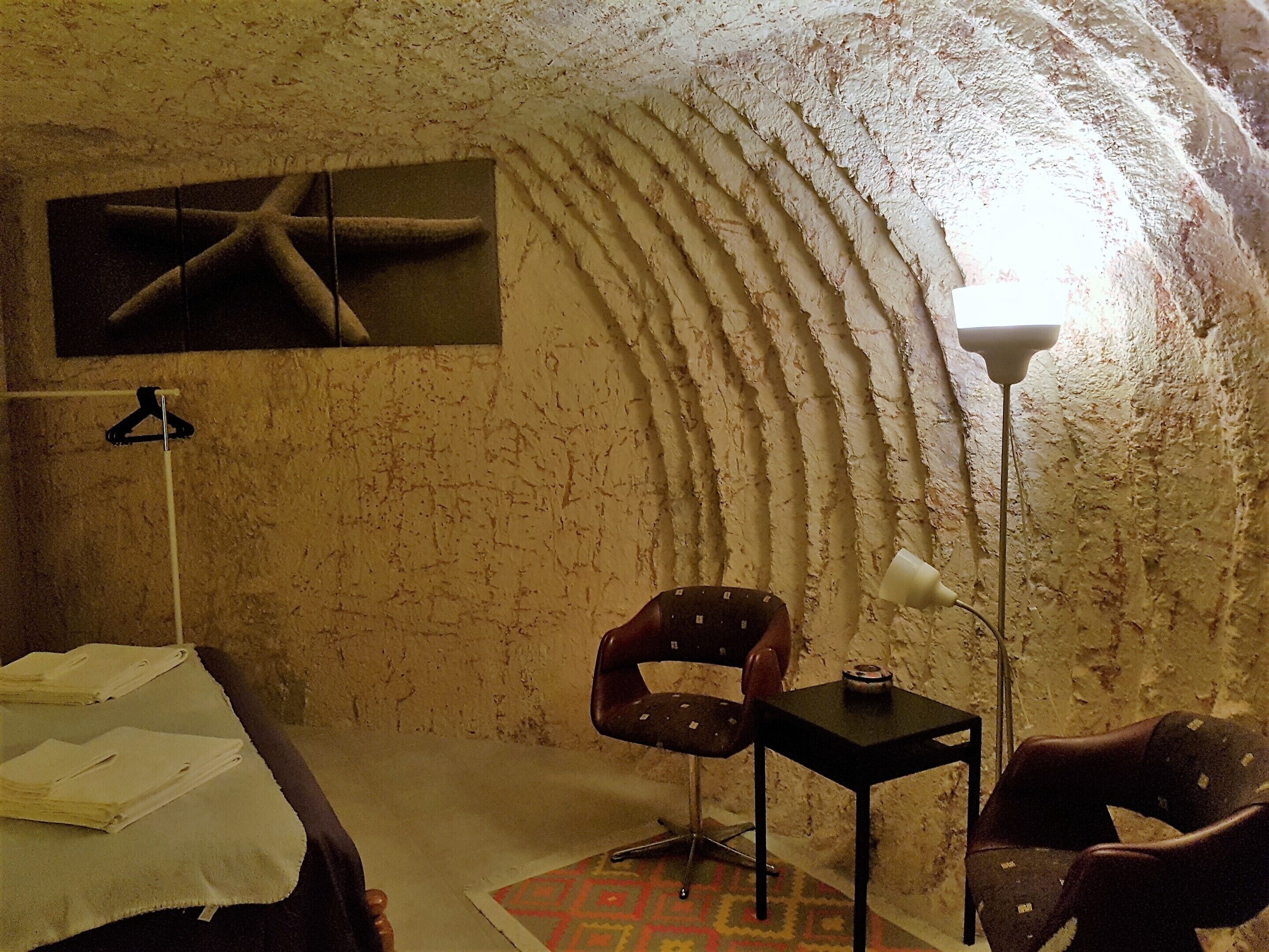 Undergound Gem - Apartment, Unique Experience, Spacious, pet Friendly