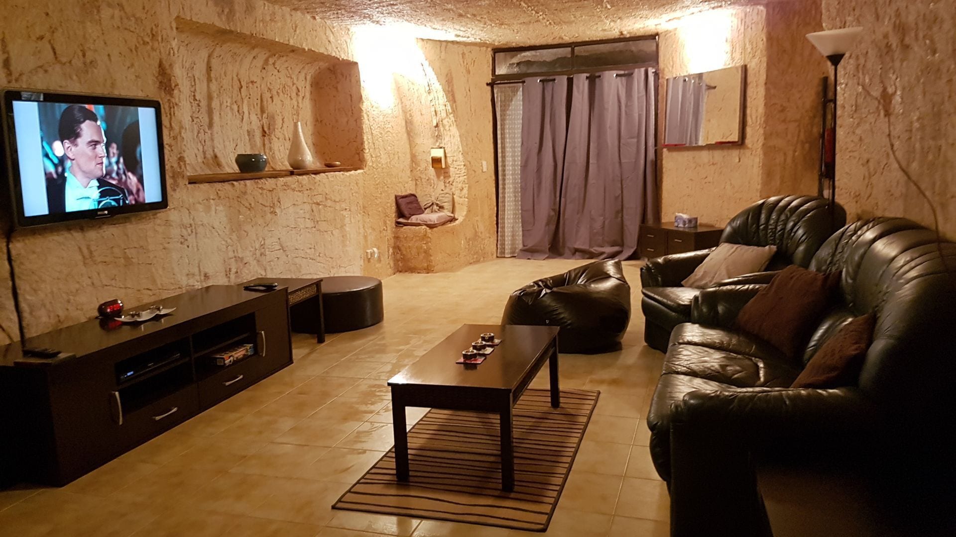 Undergound Gem - Apartment, Unique Experience, Spacious, pet Friendly