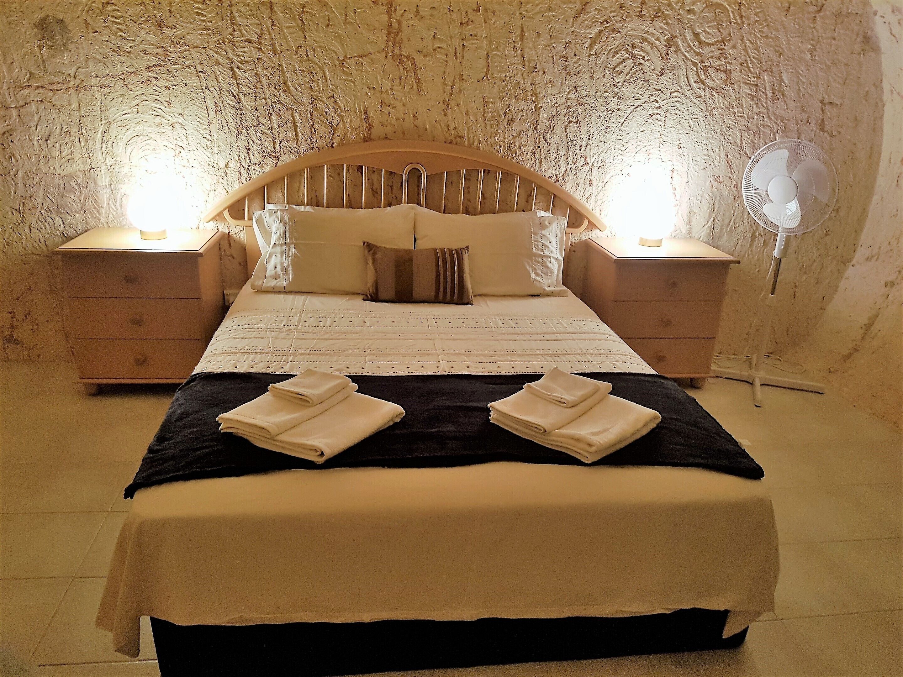 Undergound Gem - Apartment, Unique Experience, Spacious, pet Friendly