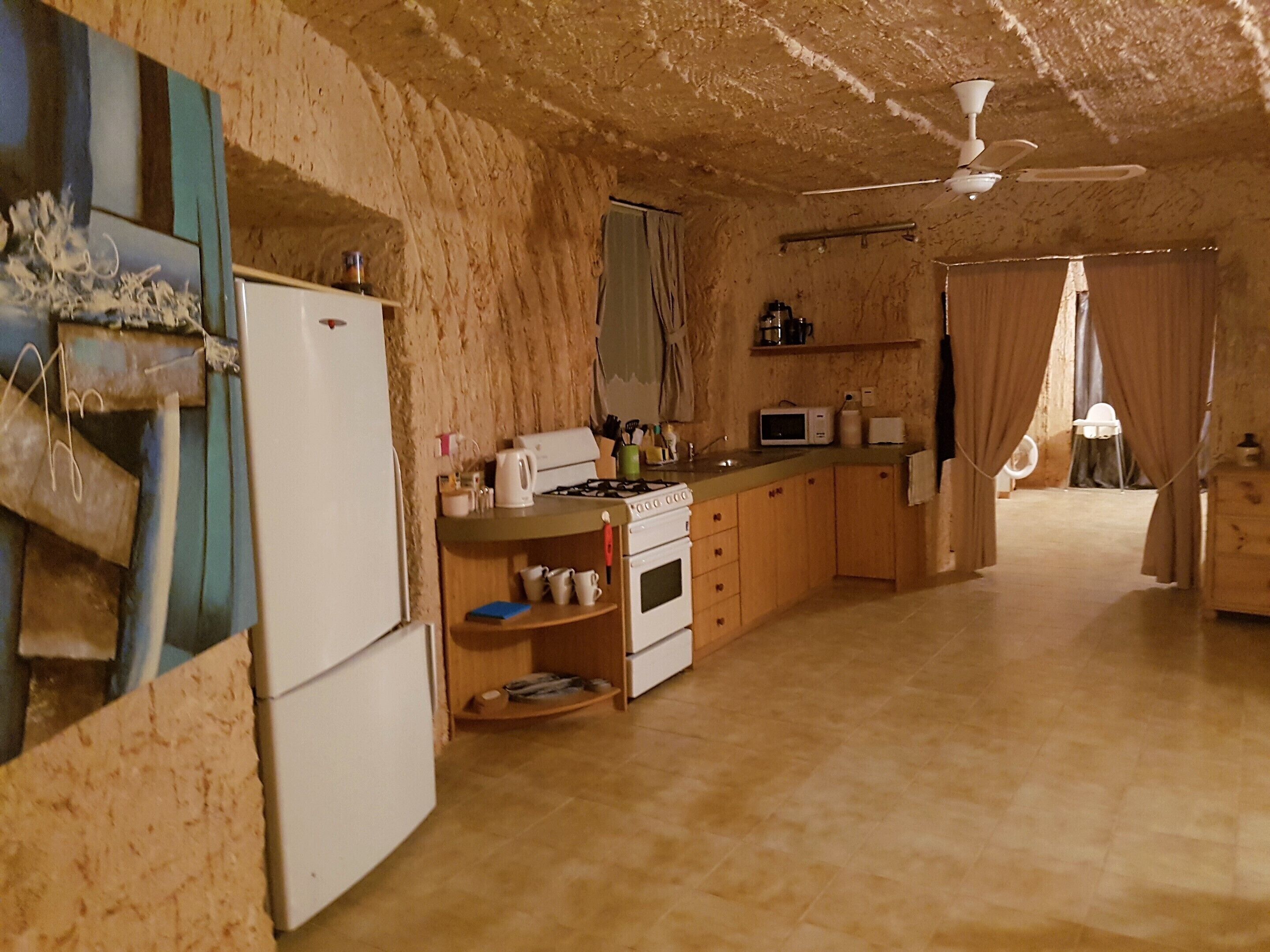 Undergound Gem - Apartment, Unique Experience, Spacious, pet Friendly