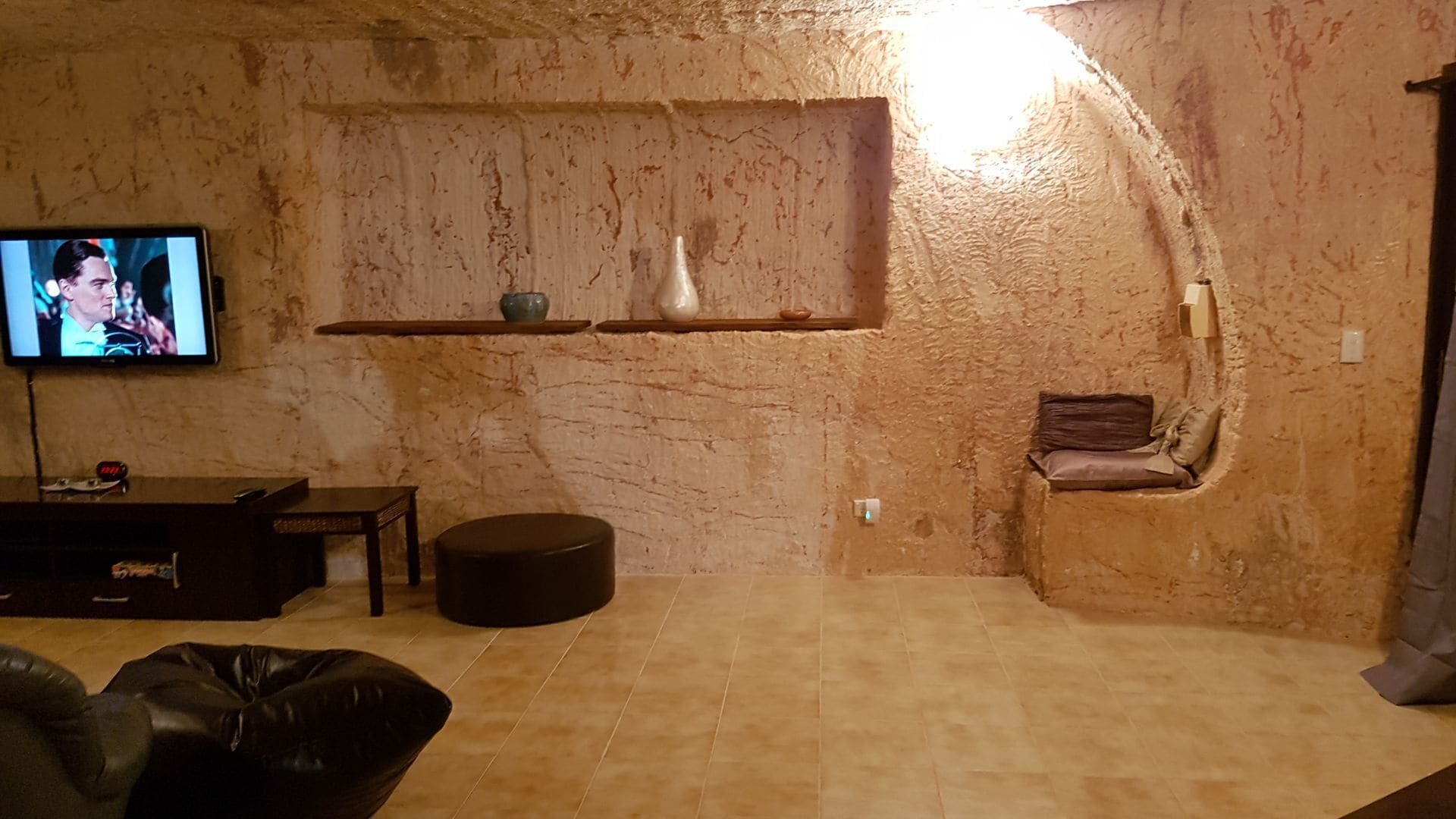 Undergound Gem - Apartment, Unique Experience, Spacious, pet Friendly