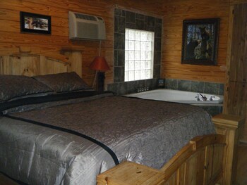 Riverside Retreat Cabin Secluded Romantic Getaway Mena Arkansas