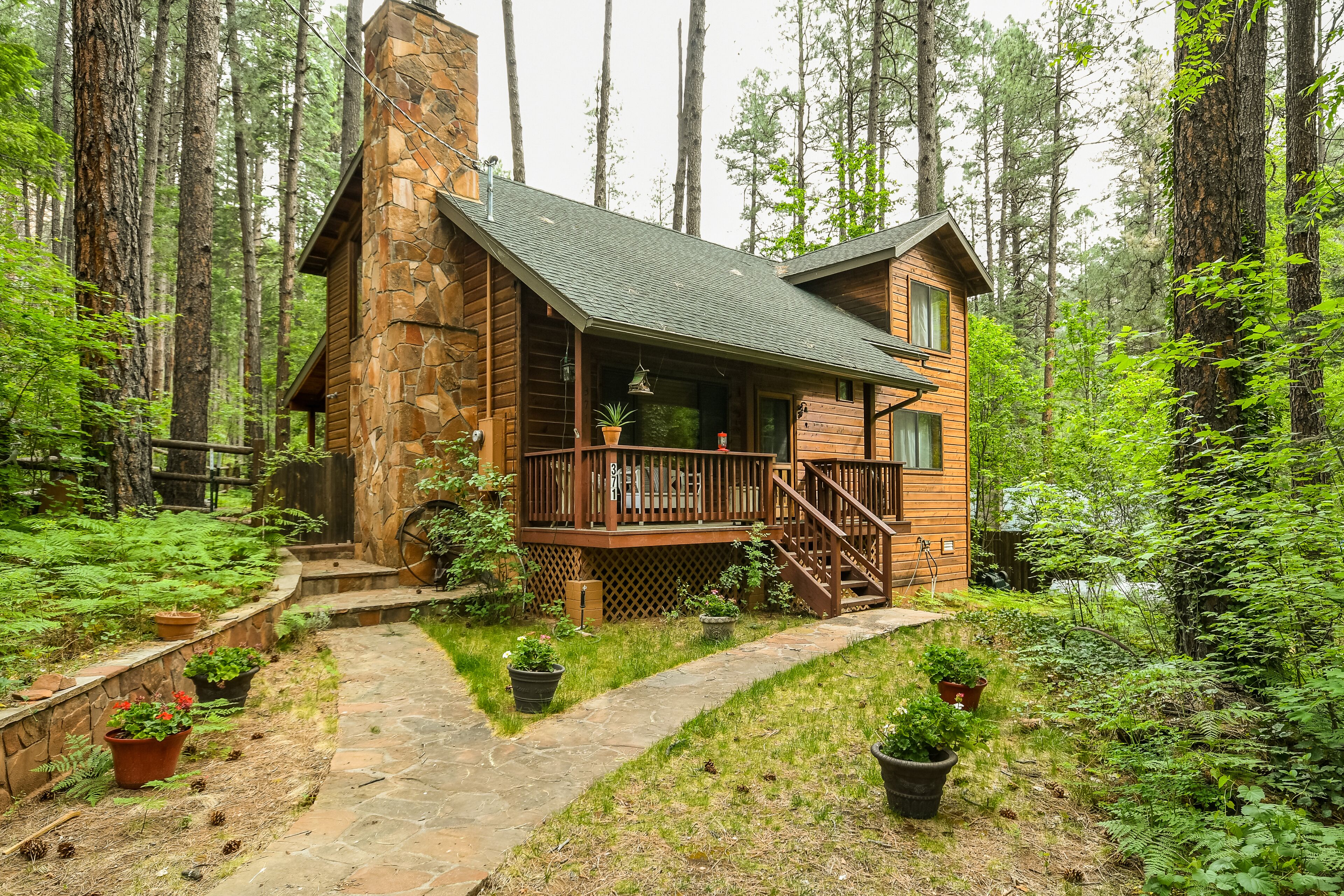 New Cozy Cabin Nestled In The Heart Of Oak Creek Minutes From