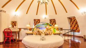 Free minibar, in-room safe, rollaway beds, free WiFi
