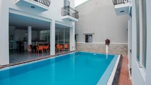 Piscine extérieure