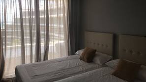 3 bedrooms, in-room safe, desk, blackout curtains