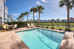 2 outdoor pools