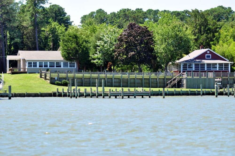 Waterfront Waverly Cottage on Cobb Island, MD, Cobb Island Room