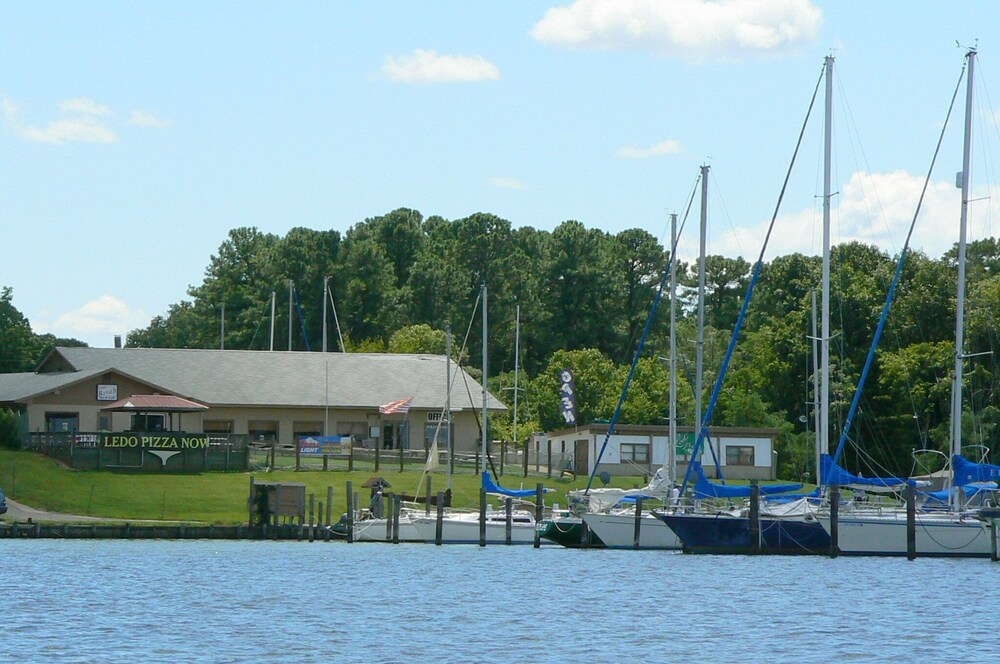 Waterfront Waverly Cottage on Cobb Island, MD, Cobb Island Room