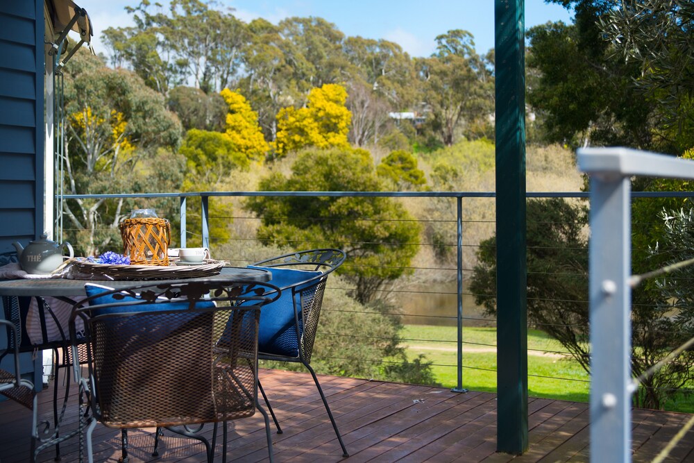 Boatshed Villa Green Door