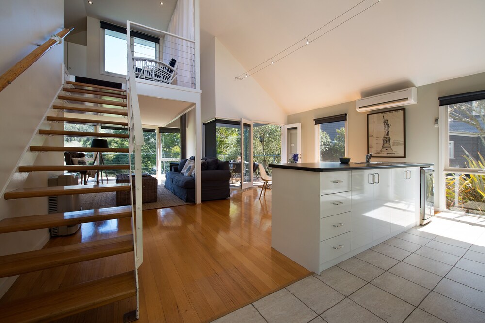 Boatshed Villa Green Door