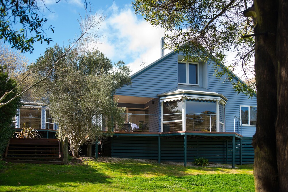 Boatshed Villa Green Door