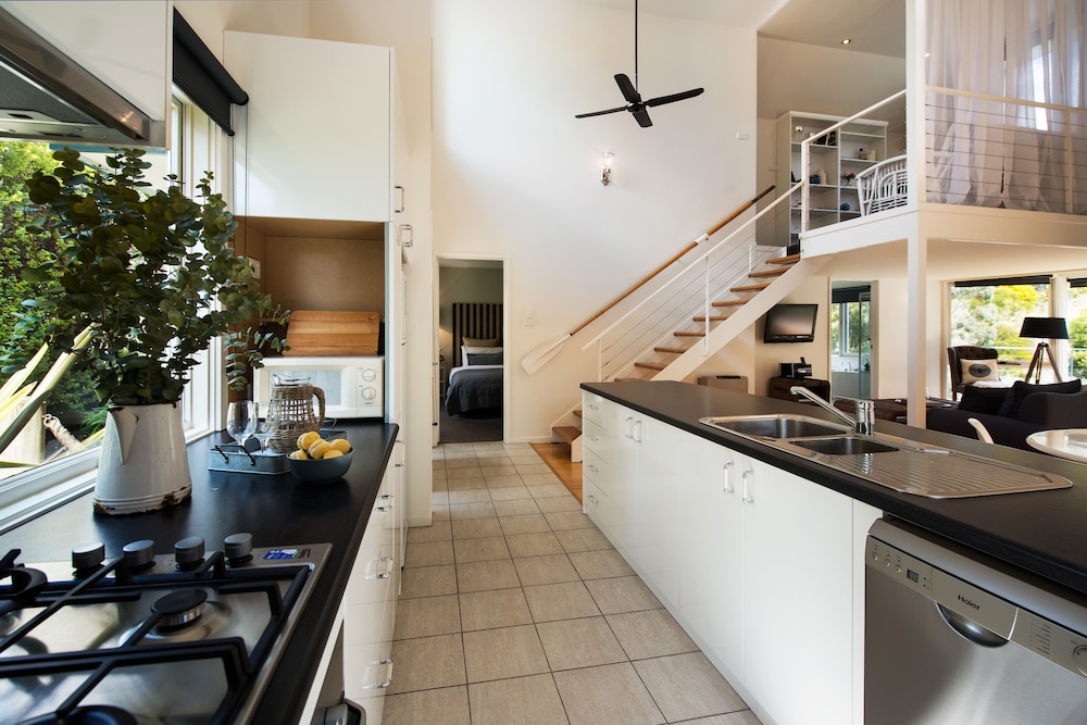 Boatshed Villa Green Door