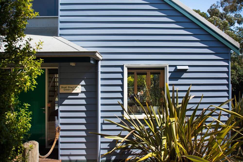 Boatshed Villa Green Door