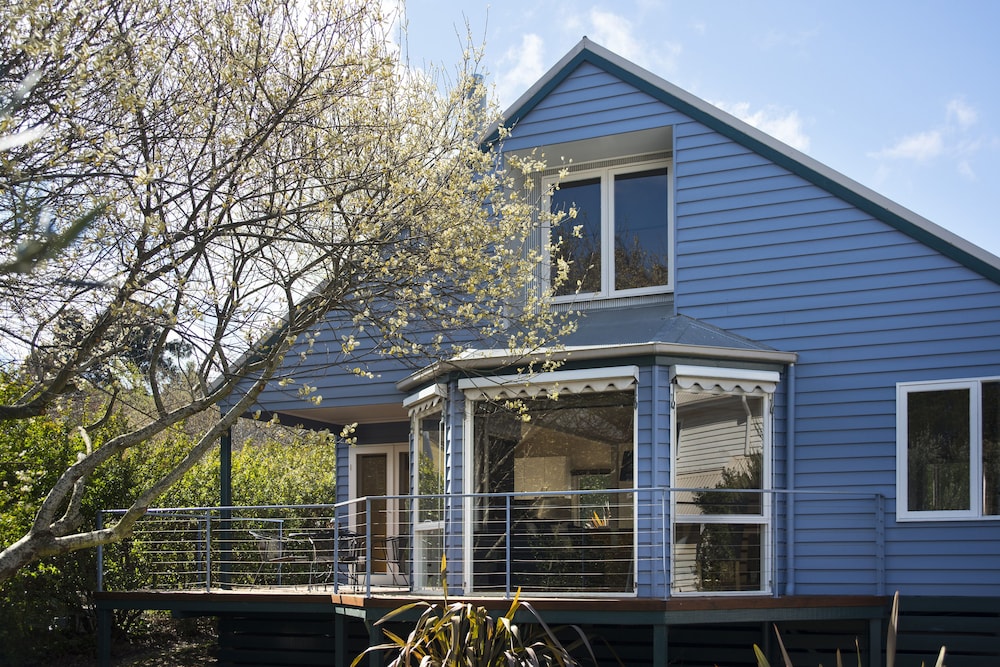 Boatshed Villa Yellow Door