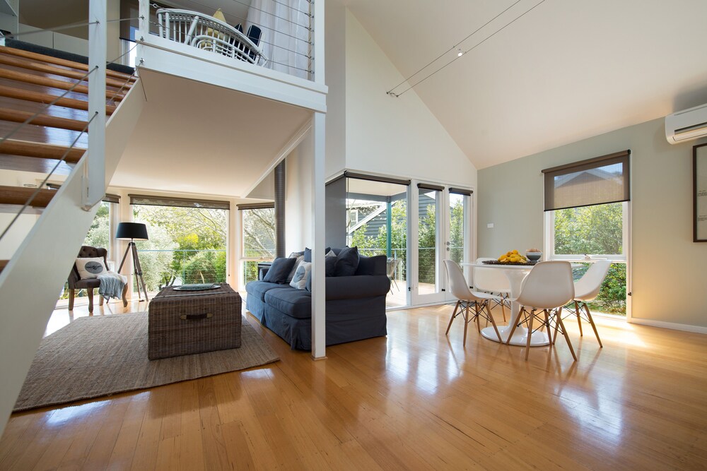 Boatshed Villa Yellow Door