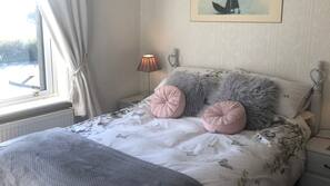 Desk, free WiFi, linens