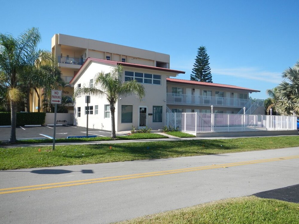 Atlantique Beach House Hotel In Fort Lauderdale Fl Expedia