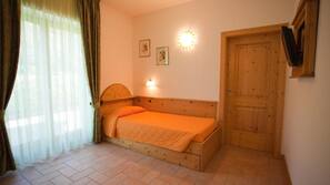 1 Schlafzimmer, Zimmersafe, Schreibtisch, kostenpflichtige Babybetten
