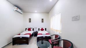 Premium bedding, in-room safe, desk, free WiFi