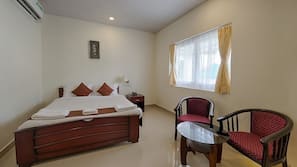 Premium bedding, in-room safe, desk, free WiFi