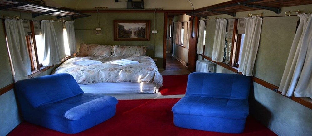 Krinklewood Cottage and Train Carriages