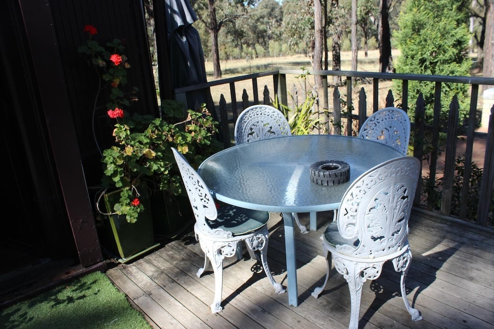 Krinklewood Cottage and Train Carriages