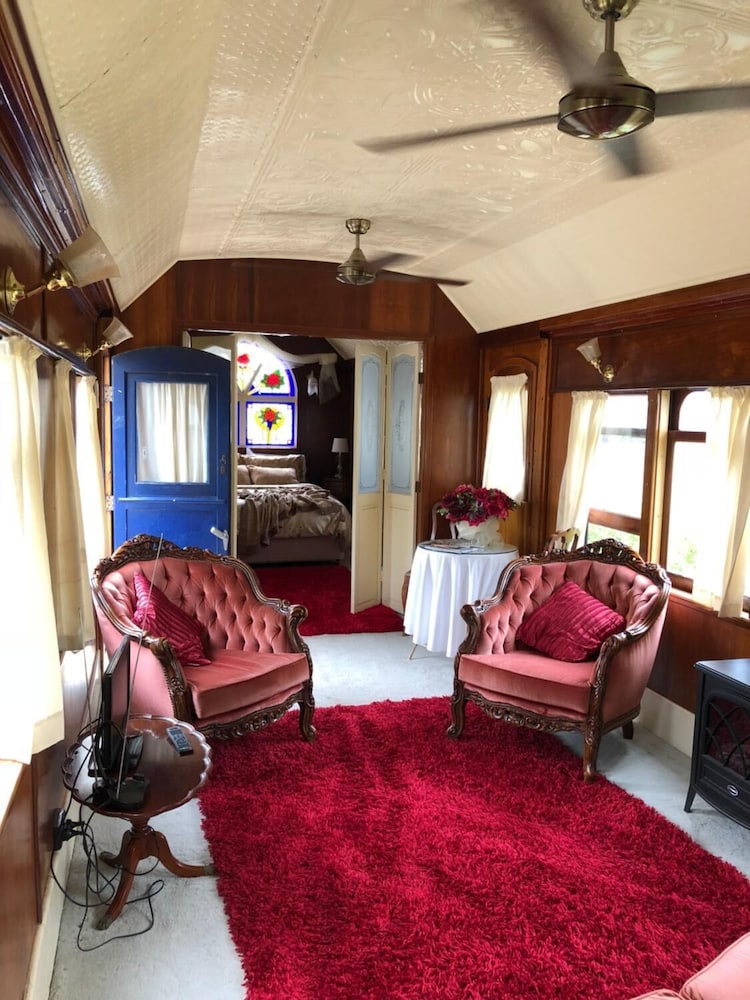 Krinklewood Cottage and Train Carriages