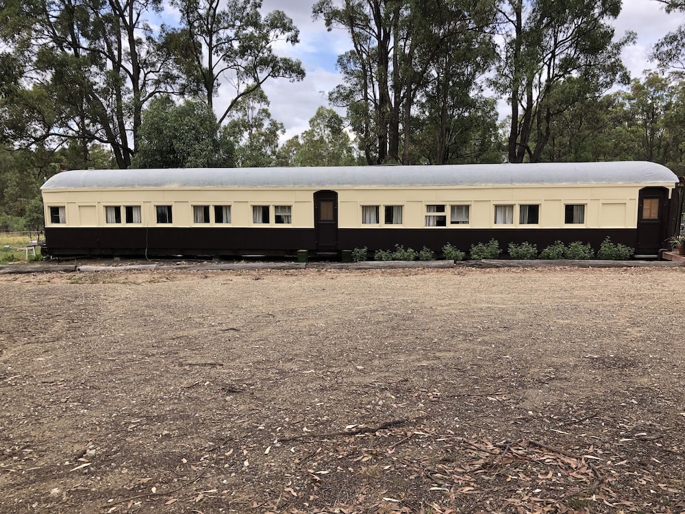Krinklewood Cottage and Train Carriages