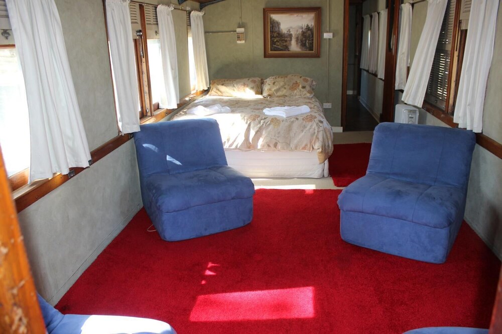 Krinklewood Cottage and Train Carriages