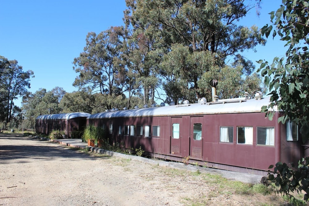Krinklewood Cottage and Train Carriages