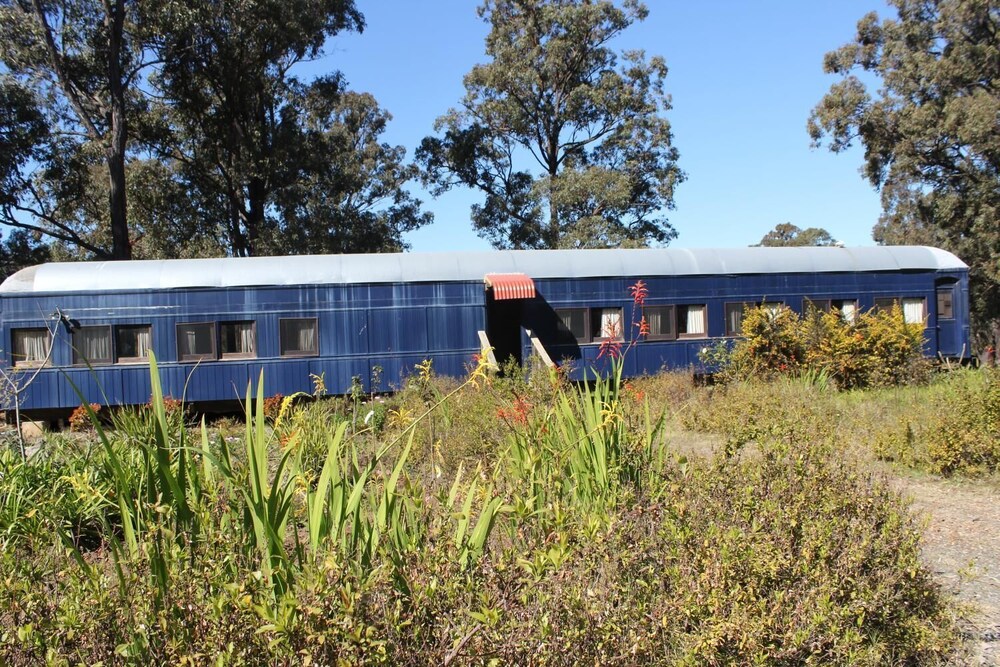 Krinklewood Cottage and Train Carriages