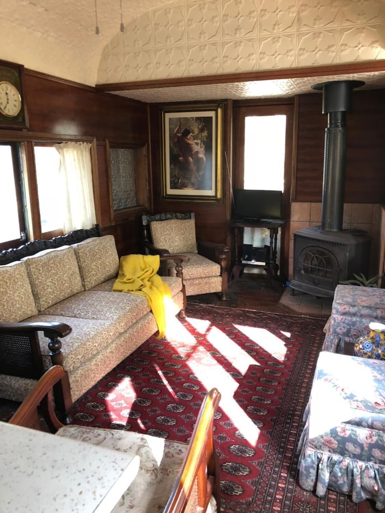 Krinklewood Cottage and Train Carriages
