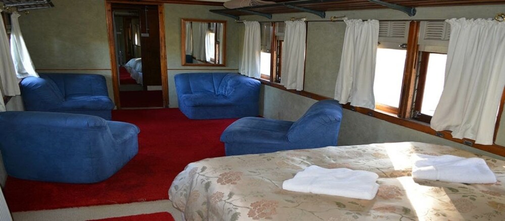 Krinklewood Cottage and Train Carriages
