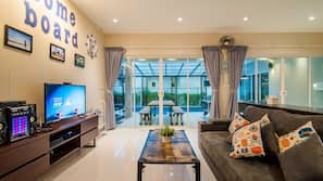 Flat-screen TV, Netflix