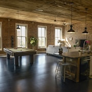 The 10 Best Hotels In Livingston For 2018 Expedia The Clover Huge Loft On Square